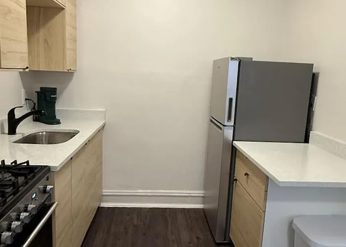 Large 2 - Great Transportation Apartment *